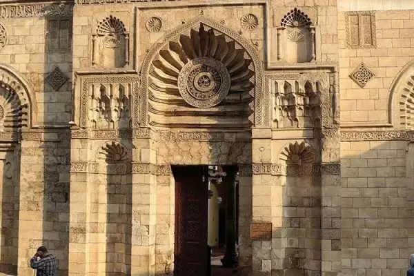 Al Aqmar Mosque